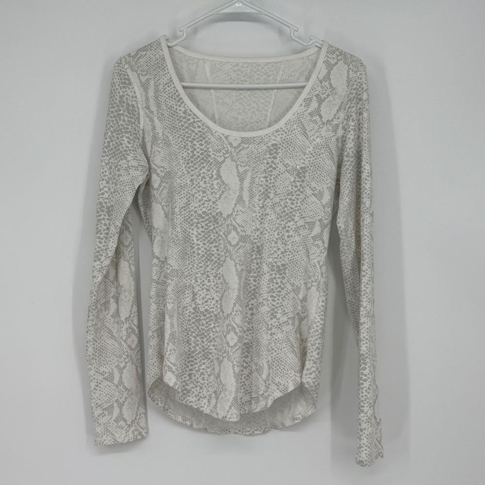 Lululemon Between The Lines Long Sleeve Top Desert Snake White Silver Fox Size M
